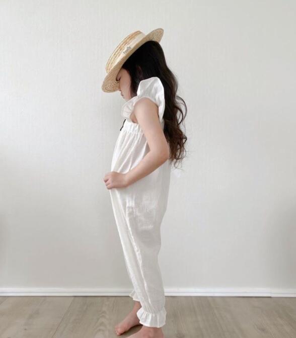 Pure White Flying Mouwen Baby Meisjes Bretels Katoen Linnen Huidvriendelijke Kinderen Een Stuk Jumpsuit Pocket Broek kleding