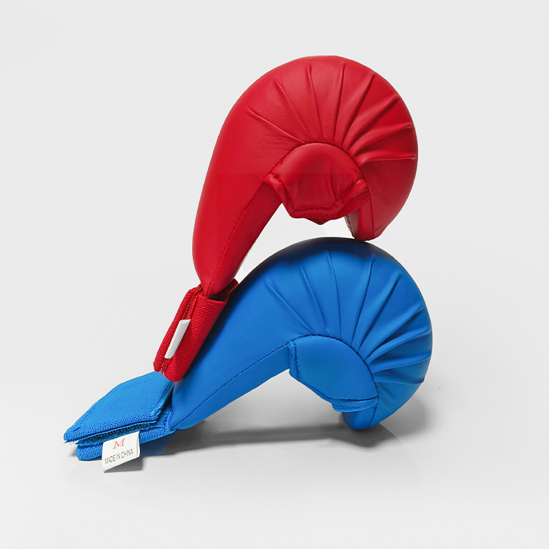Karate Gloves Red BLue Thumb Protection Thickened Karate Hand Guards MMA Adult Children Pouching Mitts Boxing Glove