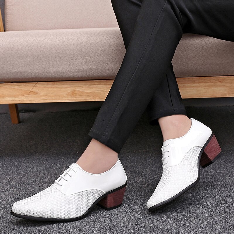 hombres blanco Formal zapatos de tacones altos Oxfords suave mocasín Homme Chaussure aumento de la altura de la vestido Barco de conducción zapatos Gommino