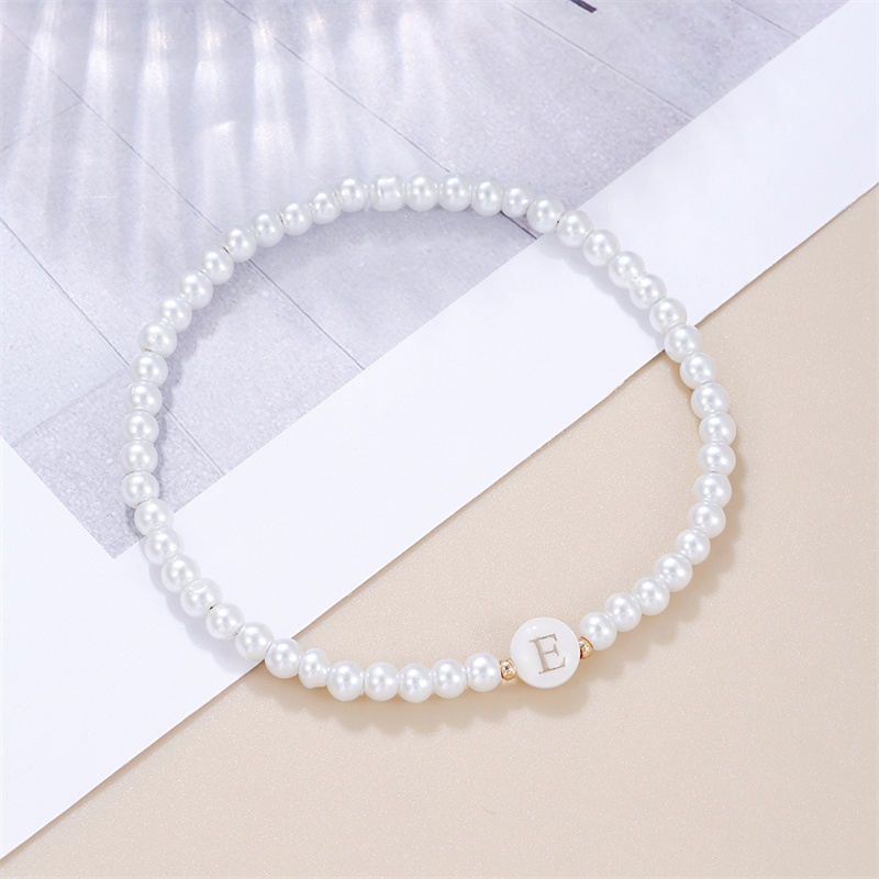 Armbånd med initialer af az til kvinder, trendy hvide perler, rundt vedhæng, elastiske armbånd, smykker, perlemor-charme, pulsera: Mørkegrøn