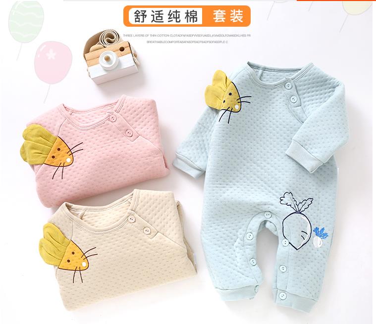 Combinaison chaude bébé en automne et winte