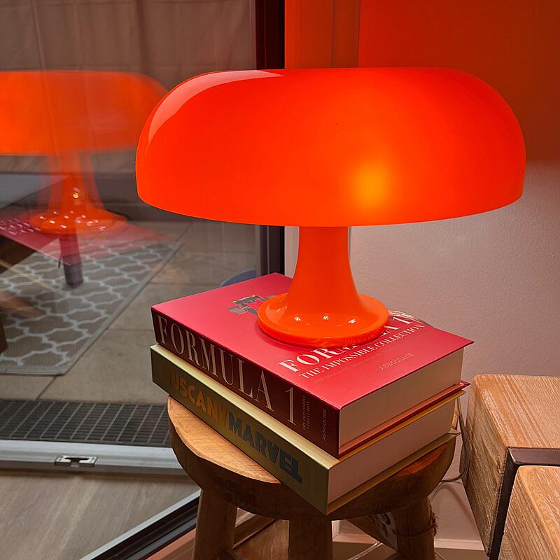 Nueva lámpara de mesa de hongos LED para decoración de hotel, dormitorio, sala de estar, iluminación minimalista moderna, luces creativas de escritorio: Castaño / Blanco