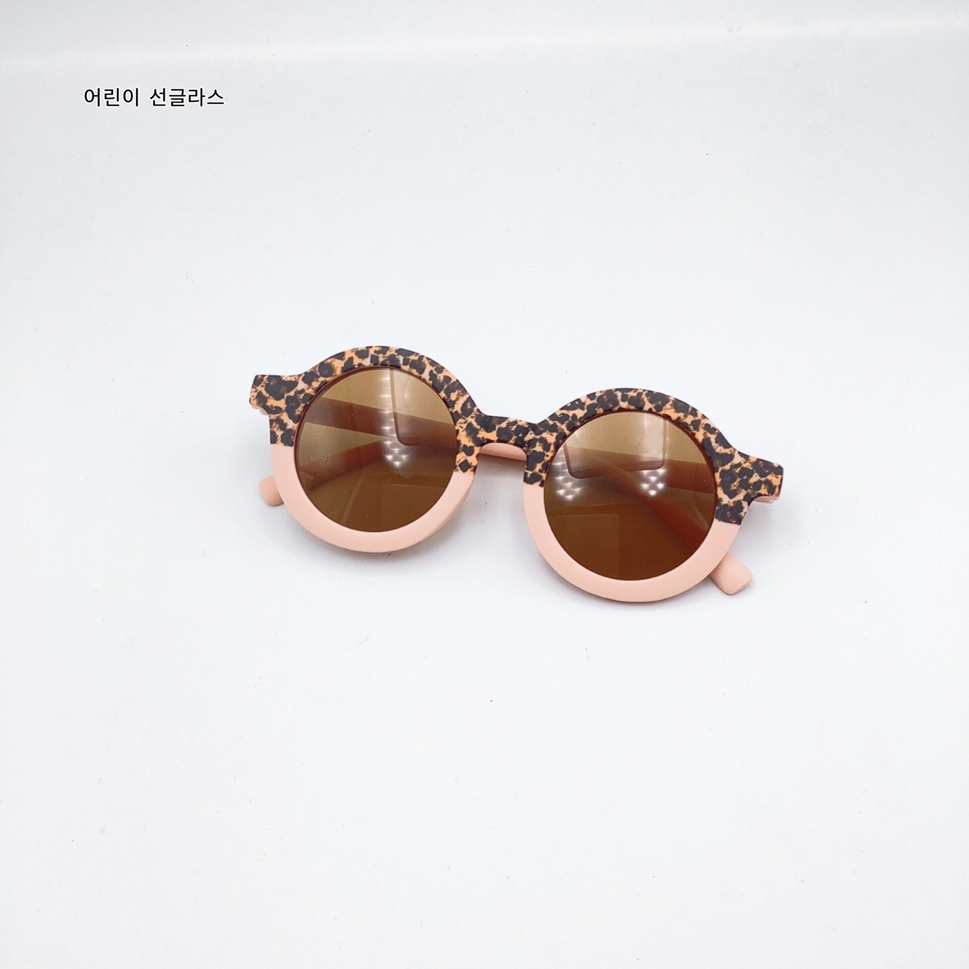 Leopard søte barn gutt jente solbriller 2022 vintage barn rund form solbriller  uv400 beskyttelse strand utendørs klær: Rosa