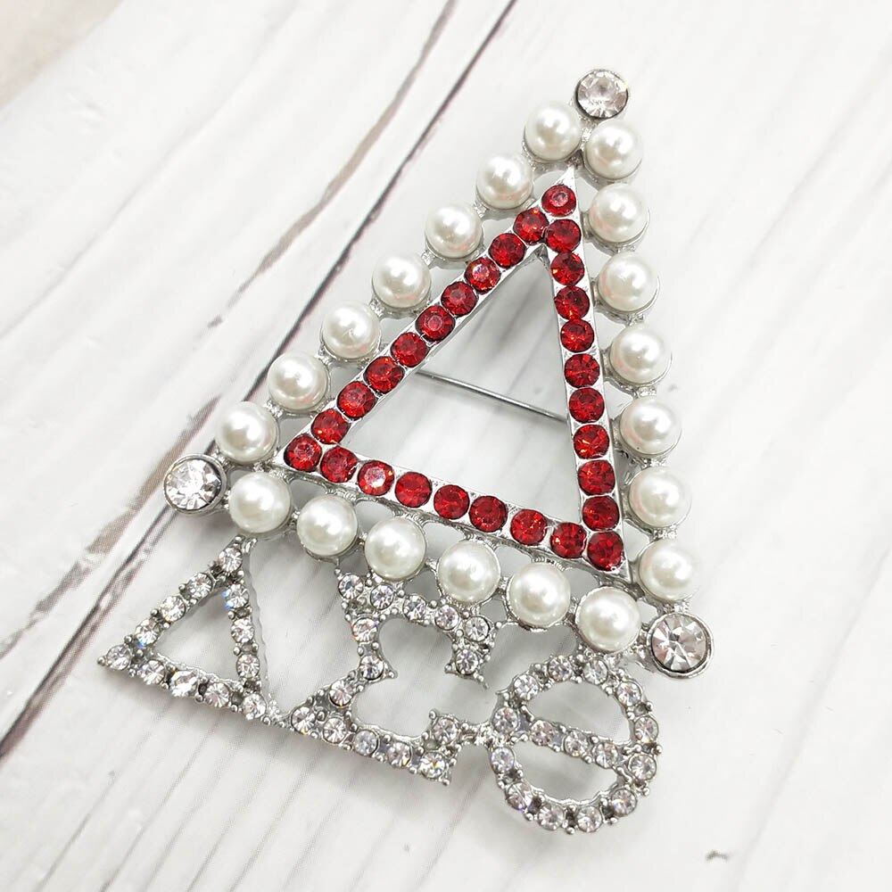 Handgefertigte griechische Schwesternschaft-brosche mit roten strasssteinen, perlen und dreiecksanhänger (dst chrom) für damen