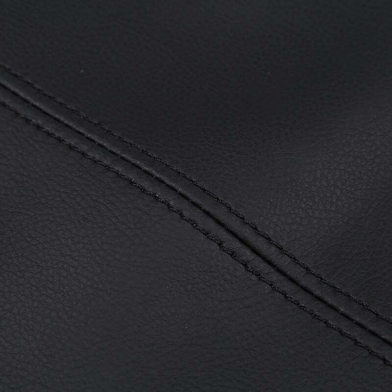 Paar leren auto-onderdelen voor de voordeurpanelen en armsteunen van een honda crv 2007