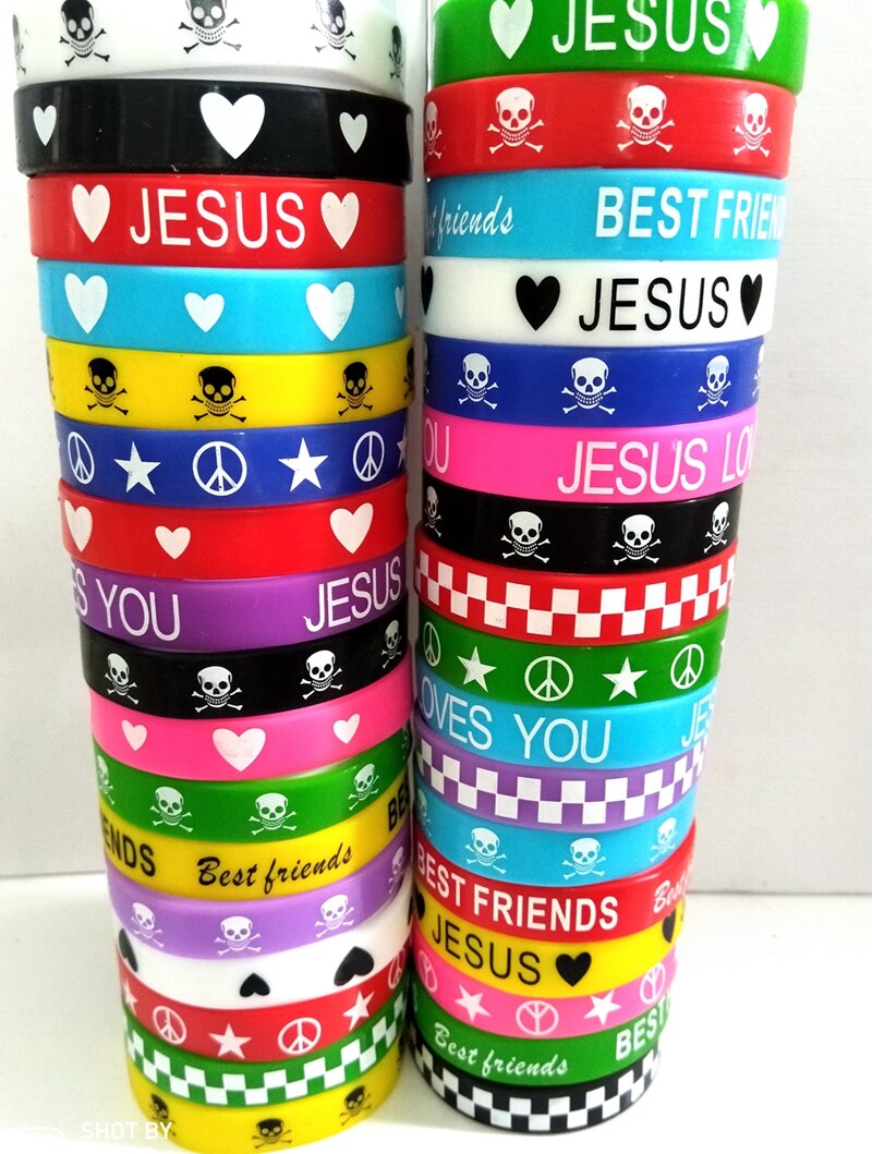 Masse verlost 100 stücke Multi-farbige Stile mischen Charme Weiche Gummi Armbänder Silikon Armbänder Bunte Armreifen Geburtstag Party