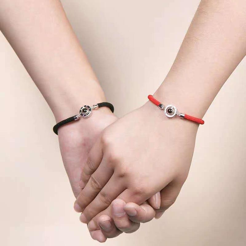 Pulsera de cuerda hecha a mano roja de la suerte para los hombres de las mujeres pareja de amantes románticos de la 100 idioma te amo pulsera de proyección