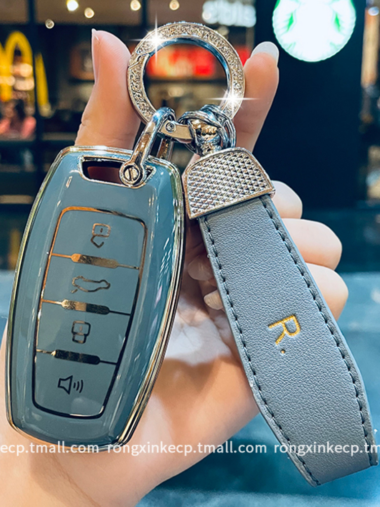 Leather Keychain 4 Button Car Key Case Cover for Great Wall Haval Jolion H6 H7 H4 H9 F5 F7 F7X F7H H2S GMW Dargo Key Shell Fob: A granny with R