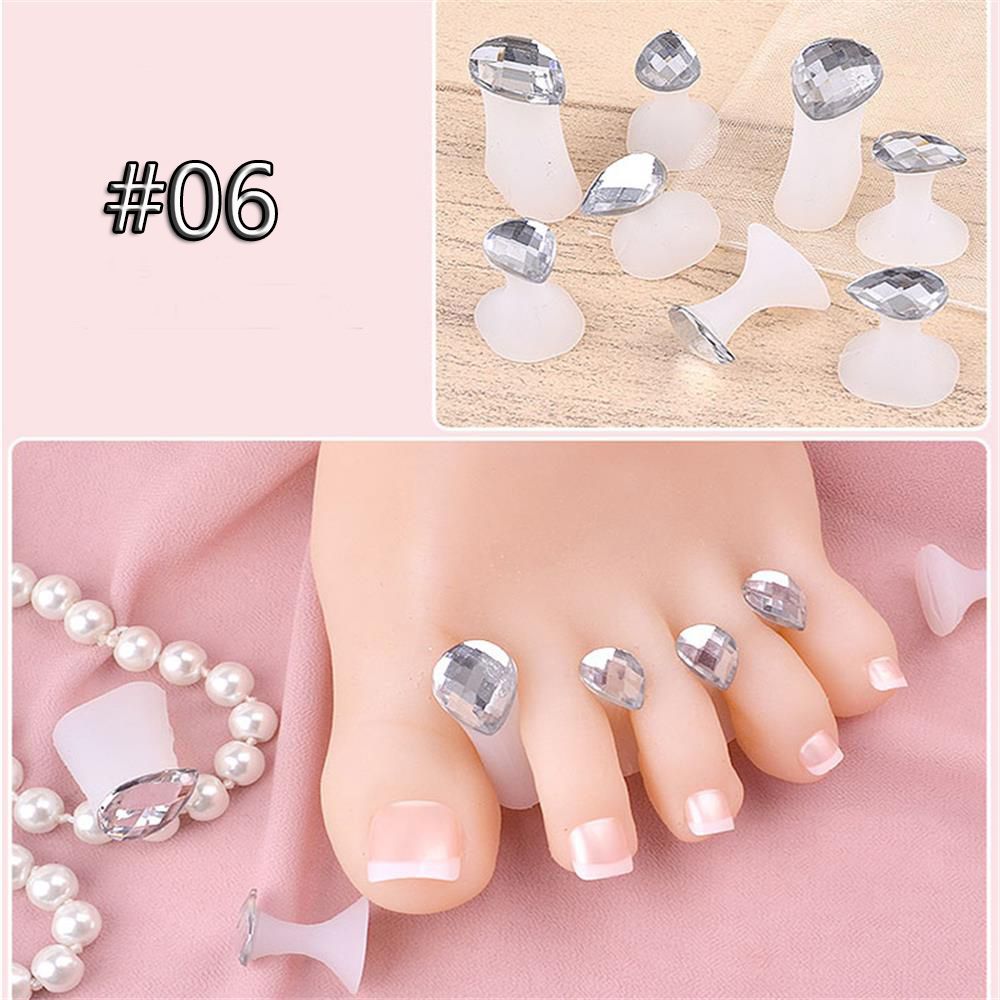 8PCs/Set Silicone Toe Separators Foot Toe Spacers for Home and Salon Use Daisy Flower Shape Waterdrop Pedicure DIY Nail Art Tool: Silver