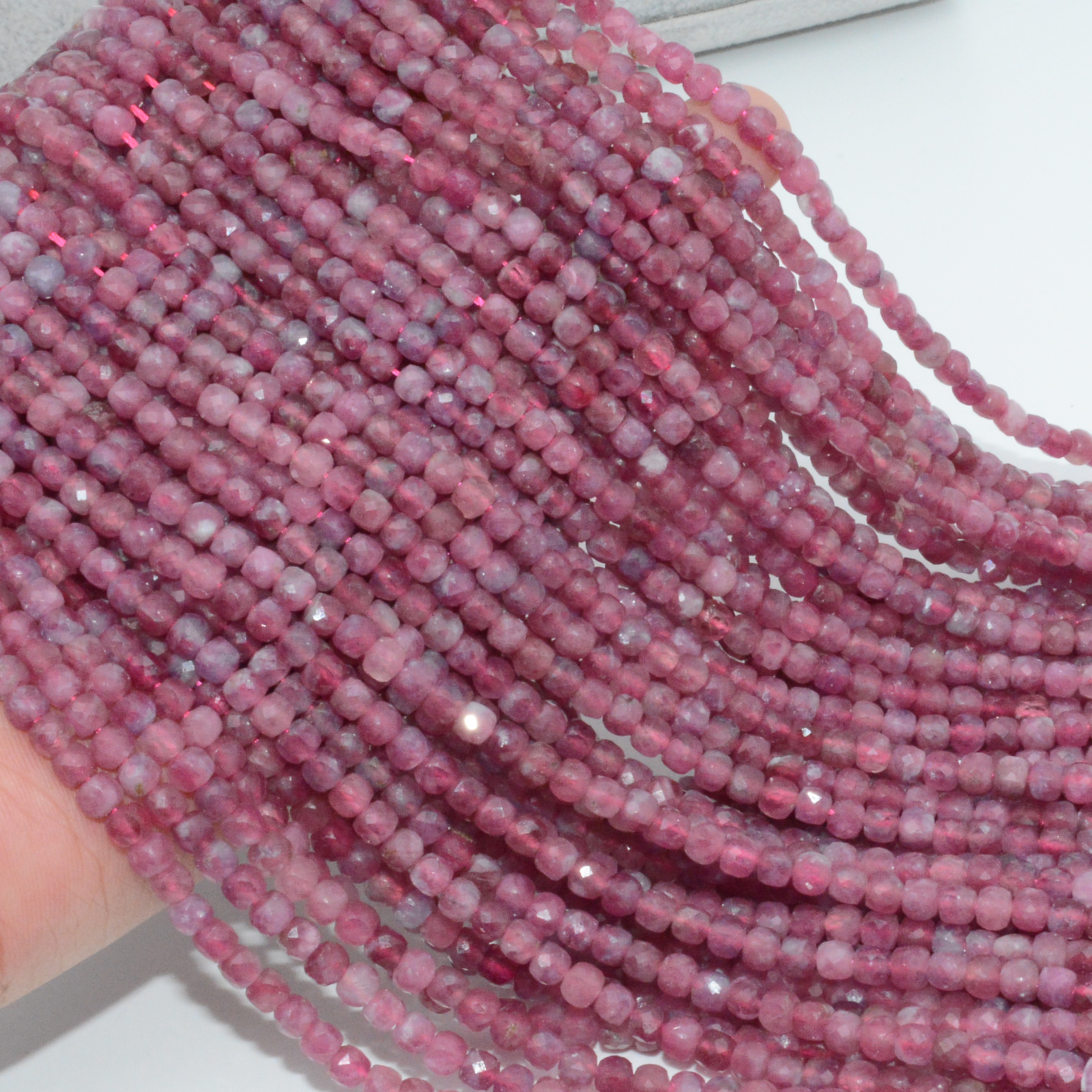 Natürliche Rosa Turmalin Facettiert Unregelmäßigen Cube Bead 4,2mm ~ 4,5mm