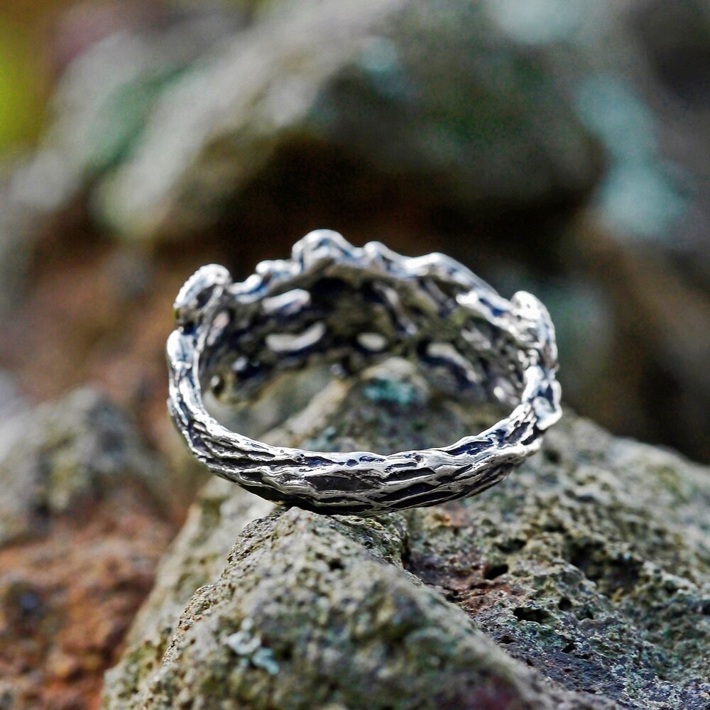 Anillo con incrustaciones de piedra de media luna, rama de oro negro, metal retro, hoja negra teñida, adecuado para y boda