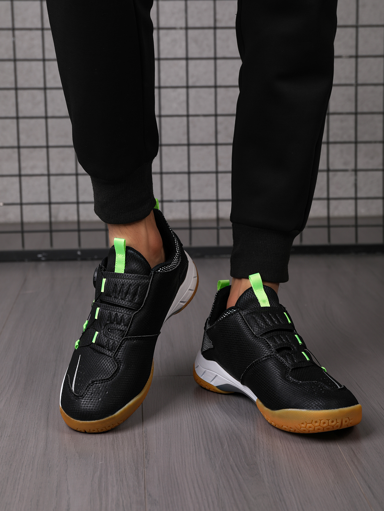 Badmintonschoenen van exportkwaliteit met draaibare knopen voor dames en heren, ultralichte, antislip en schokabsorberende tennisschoenen voor sport.