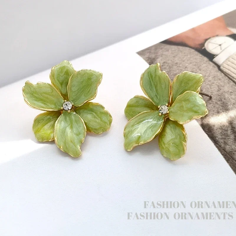 Pendientes de plata 925 con forma de flor roja para mujer y niña, Joyería Moderna con Popular, pendientes de tuerca grandes, de primavera y verano: Color dorado