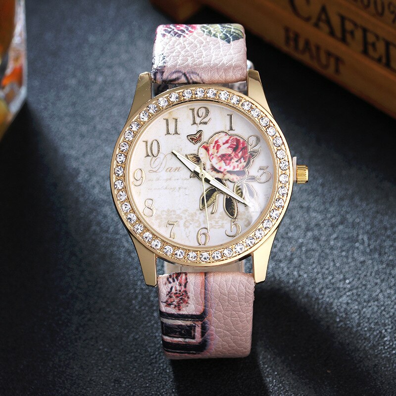 Dames Horloge Met Diamanten Bezaaid Goud Shell Riem Decoratie Mode Trend Rose Bloemenprint Strap Dames Horloge