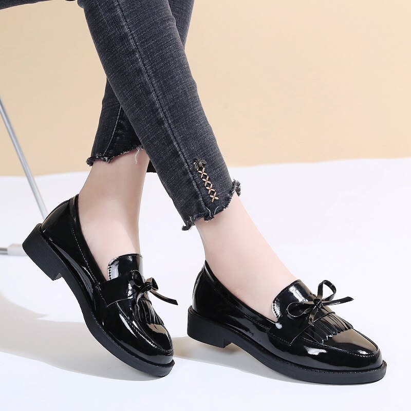 Spring Autumn Women Oxford Shoes Pointed Toe Office Work Shoes Patent Leather Dress Shoes Low Heels Brogue Shoes