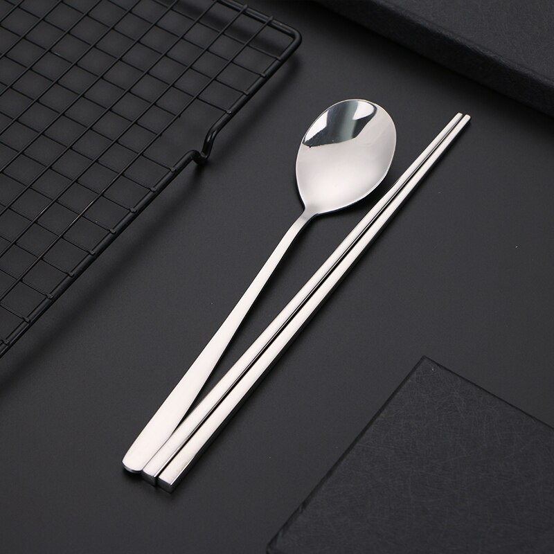 18/10 Korean Stainless Steel Food Chopsticks Spoon Set Long Handle Non-slip Chopsticks Dessert Spoons Dinnerware Set: Silver