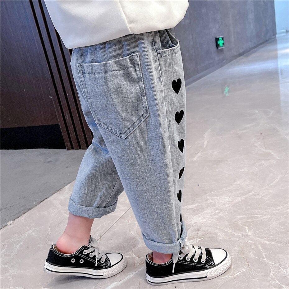 Jeans per ragazze Jeans con motivo a cuore Jeans per bambina primavera autunno Jeans neonata abiti Casual per bambini