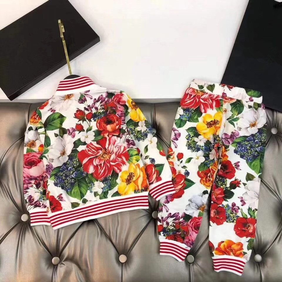 20 invierno abrigo con cremallera de estilo europeo para niños con pantalones estampado de flores conjuntos de dos piezas ropa de alta gama para niños
