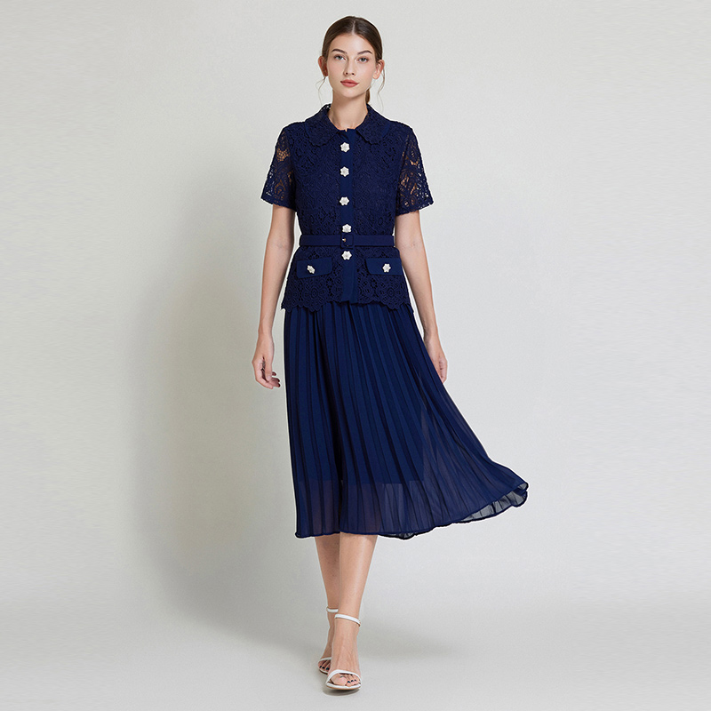 Conjunto oco de duas peças para mulheres, camisa bordada com colarinho de boneca, terno de saia midi plissada, cinto bordado, blusa com renda, passarela, verão