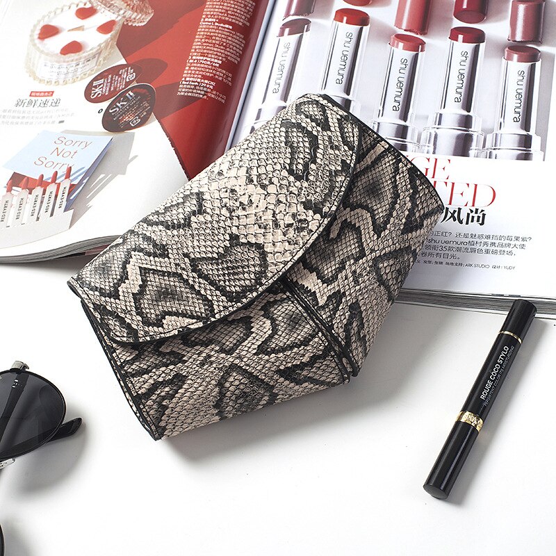 Brusttaschen, gestreifte, stereoskopische umhängetaschen, sport-handytaschen, hüfttaschen, mini-herztaschen für damen, schwarze freizeit-gürteltaschen für mädchen