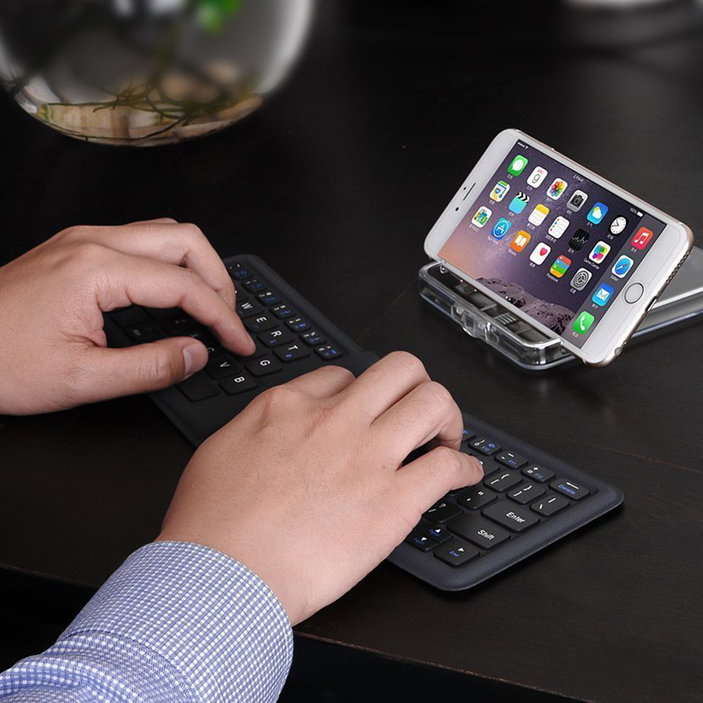 [AVATTO] Weiche Leder Oberfläche Tragbare Bluetooth Wireless Faltbare Tastatur für Android IOS Telefon Tablet Windows Mac Laptop PC