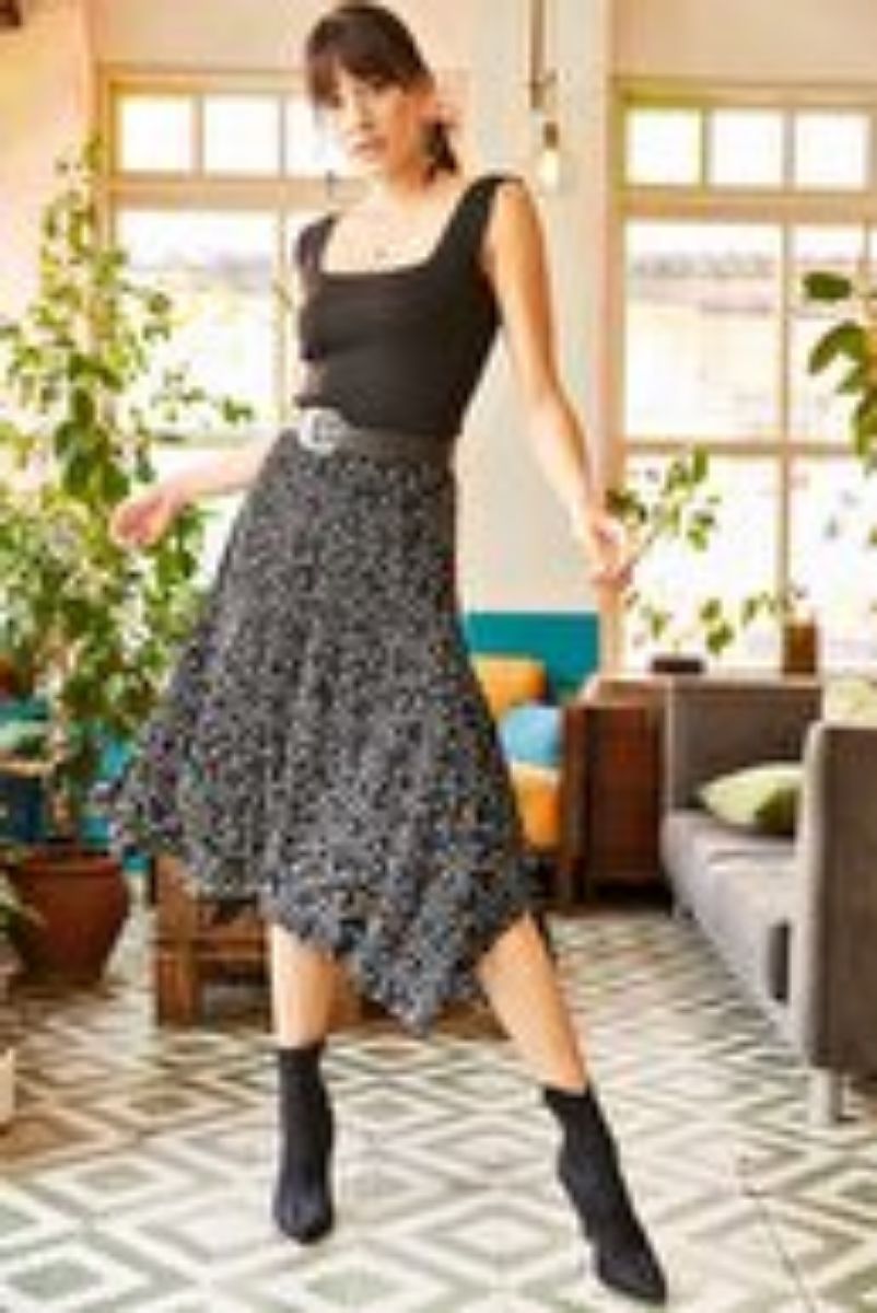 Women&#39;s Black Asymmetrical Pattern Skirt