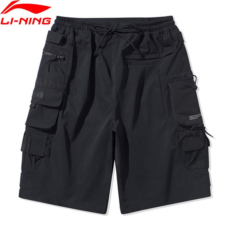 Li-ning mænd basketball serie fritidsshorts polyester løs pasform foring åndbar sports shorts bund aksq 113