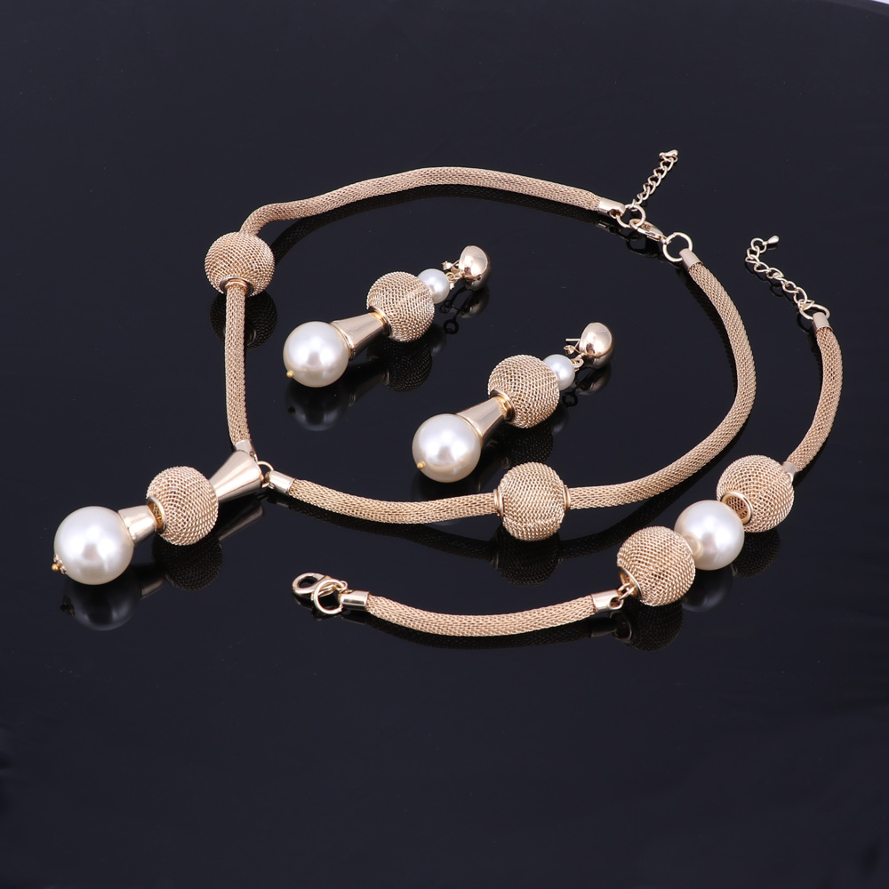 Frauen Simulierte Perlenschmuck Sets Gold Farbe Anhänger Hochzeit Zubehör Ohrringe Armbänder Halskette: Gold