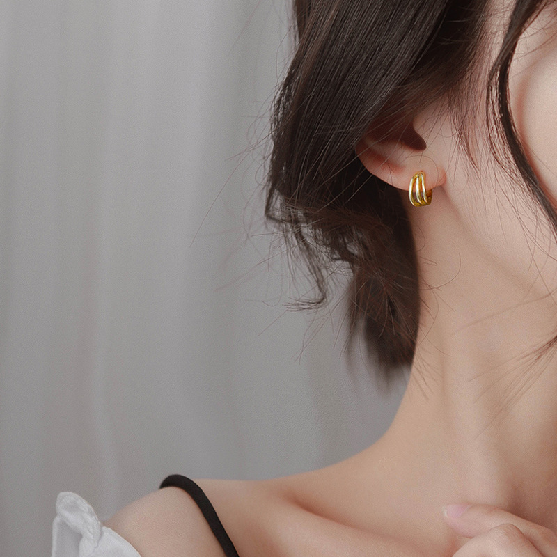 Brinco de argola da linha torção irregular, cores prateadas da personalidade de três camadas, temperamento feminino, jóias artesanais da moda