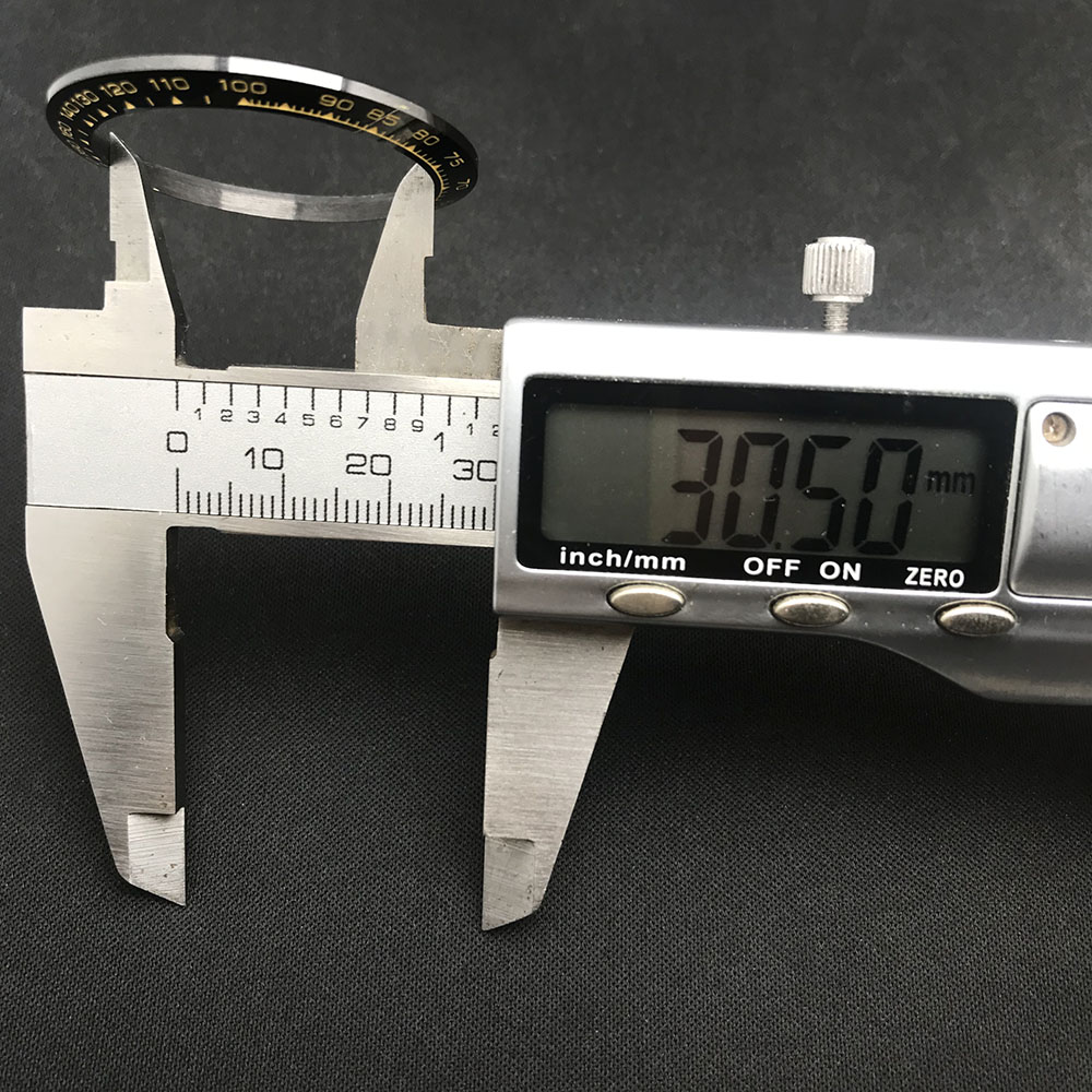 Insert de lunette en céramique incliné Daytona 38.5*30.5mm pour pièces de montre Daytona (non lumineuse