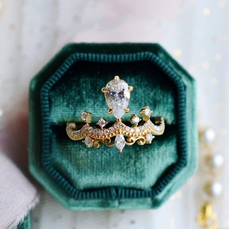 Niedliche Weibliche Weiß Kristall Stein Ring Rose Gold Silber Farbe Öffnen Engagement Ring Jahrgang Königin Krone Hochzeit Ringe Für Frauen