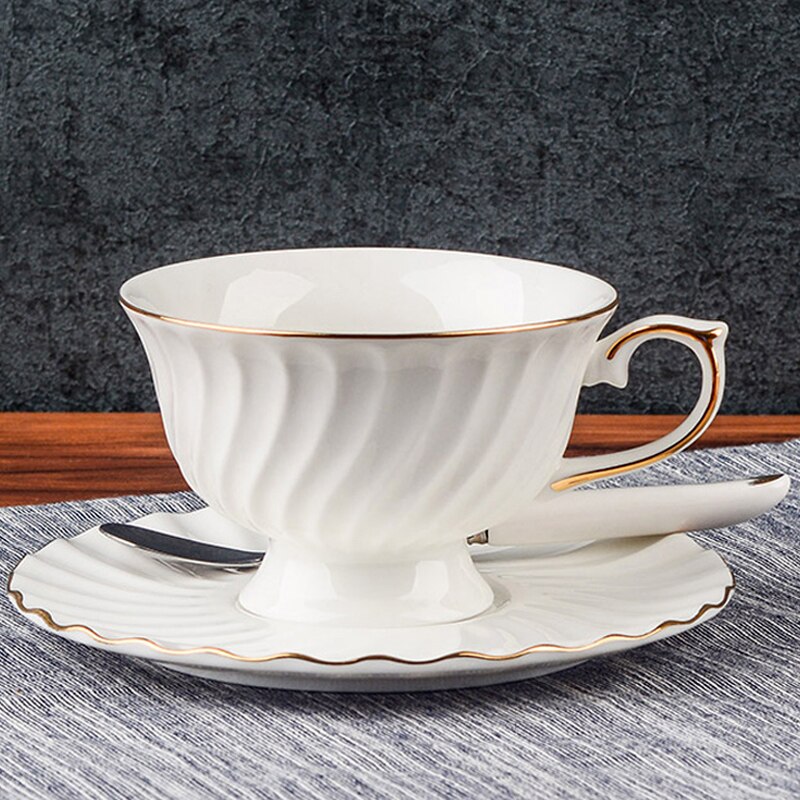 Hvit keramisk kaffe te kopp tallerken sett klassisk tekopp og tallerken sett tekanne golden rim ettermiddagstekopp med skje drinkware