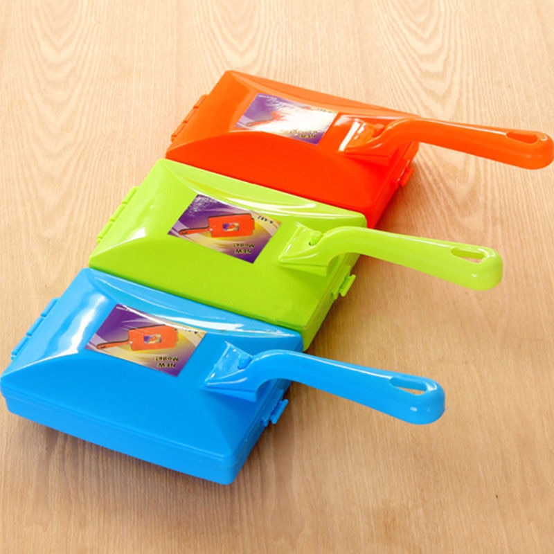 HTUK Handheld Carpet Table Brush Multifunctional Handheld Dirt Cleaner Crumb Dirt Fur Cleaner Home Plastic Collector Roller Cleaning Tools Sofa Sweepers Remover Assorted Colours (Green