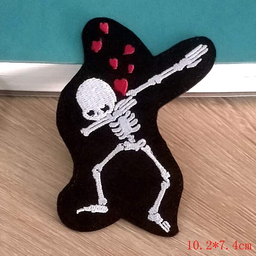 Parches bordados de calavera Punk para planchar en ropa, Parche de gusano de arena para coser en la prenda decoración para ropa: PE4703CT