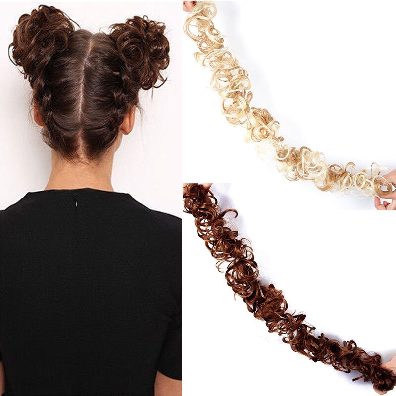 DIANQI un moño rizado con una banda de goma atada alrededor del moño y una cola de caballo envuelta alrededor del cabello de una mujer