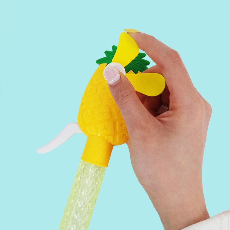 proprietà Divertente Bolla Magica Ventilatore Macchina pressione della Mano Creatore di Bolla Pistola con il mini Ventilatore per Bambini tutto'aperto Giocattoli Forniture di Nozze