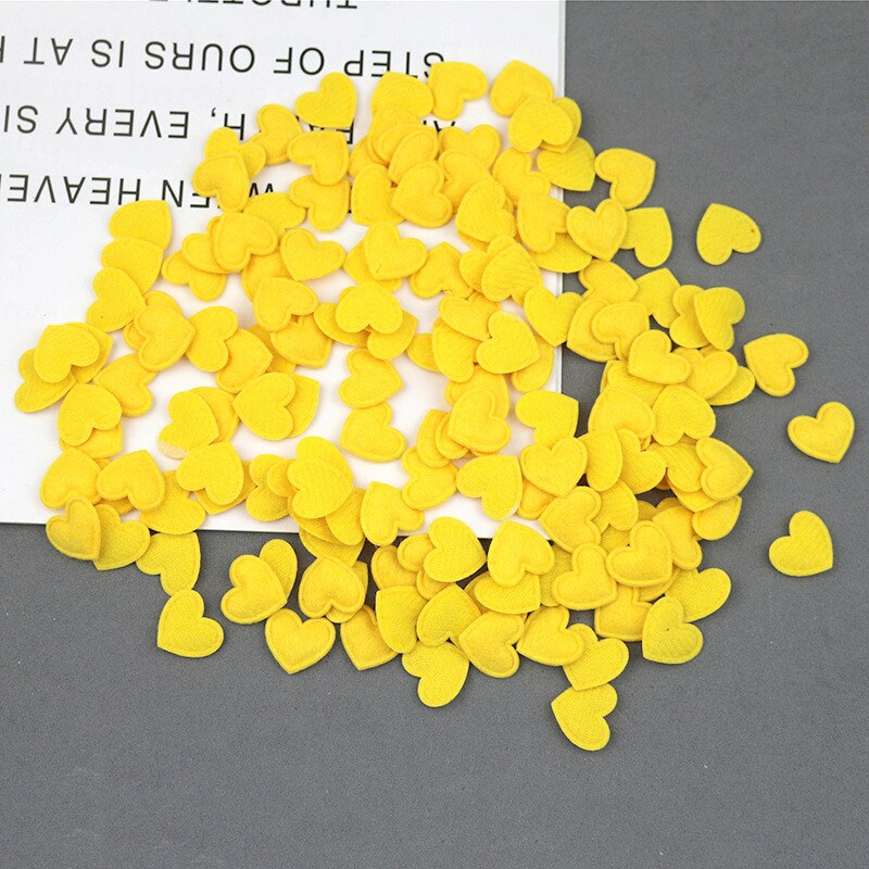 200 stk mini love heart polstret patch filt stof applikationer gør-det-selv håndværksartikler scrapbog basteln materialer hårnåle hårtilbehør: Gule hjerter