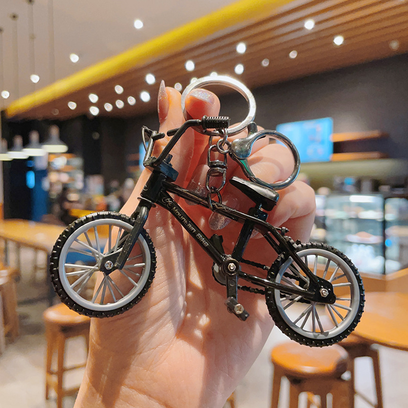 LLavero de bicicleta modelo de aleación Mini dedo de Metal fundido a presión bolsa para bicicleta de montaña llavero colgante juguete para para niños hombres coleccionista: Blanco
