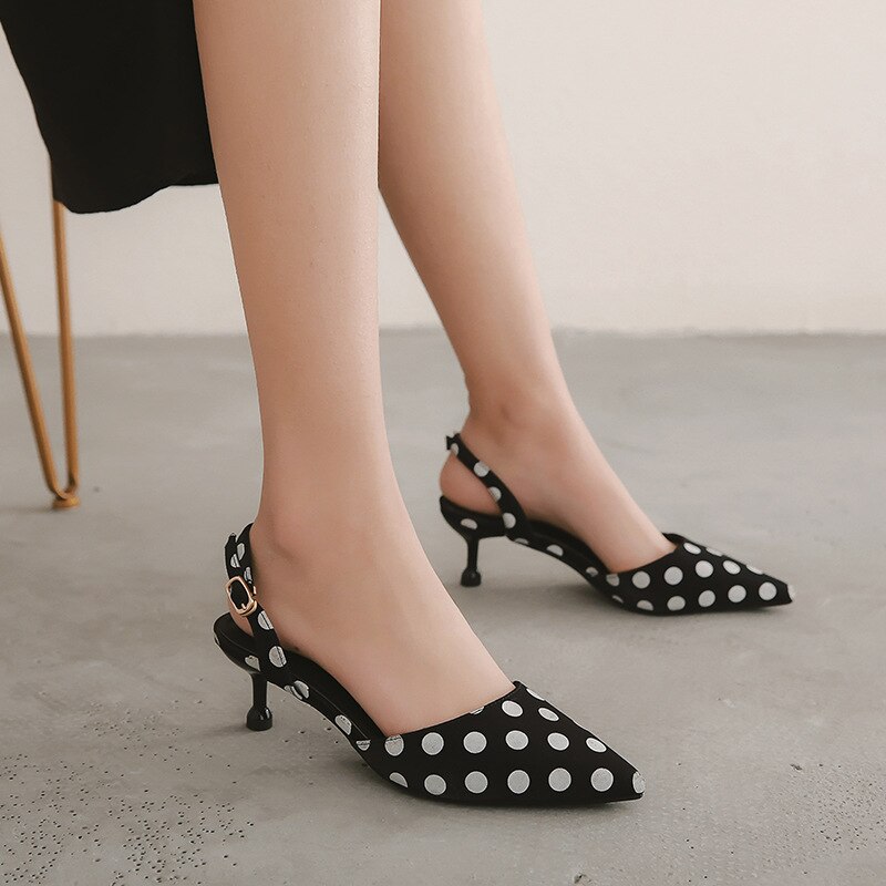 Sandały z jedwabiu w groszki damskie buty typu slingback damskie sandały na średnim obcasie z cienkimi palcami szpiczaste koturny plażbyć winnym japonki: Czarny / 6.5