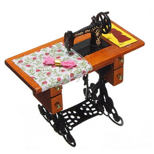 Multi stilarter dukkehus indretning miniature møbler symaskine tråd saks tilbehør til dukkehus legetøj til piger: 1