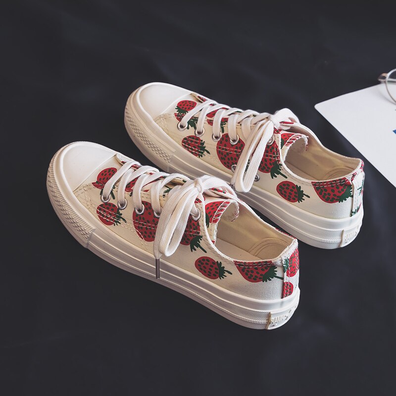 Femmes chaussures fraise toile chaussures haut coréen avec rétro Hong Kong style conseil chaussures chaussures plates chaussures vulcanisées