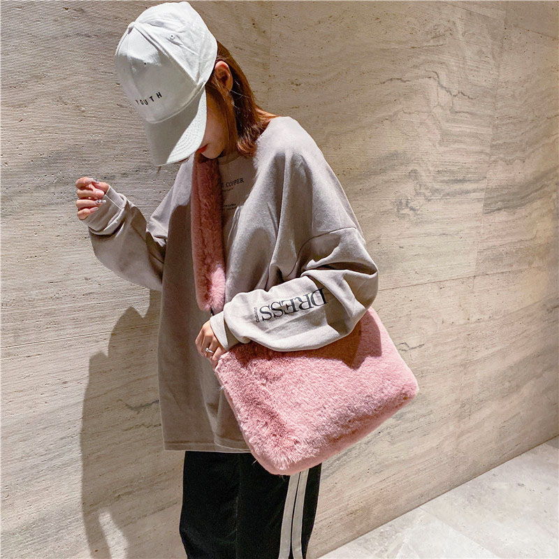 Hiver en peluche sacs à bandoulière pour femmes fausse fourrure sac à bandoulière couleur unie sac de messager Bolsa Feminina