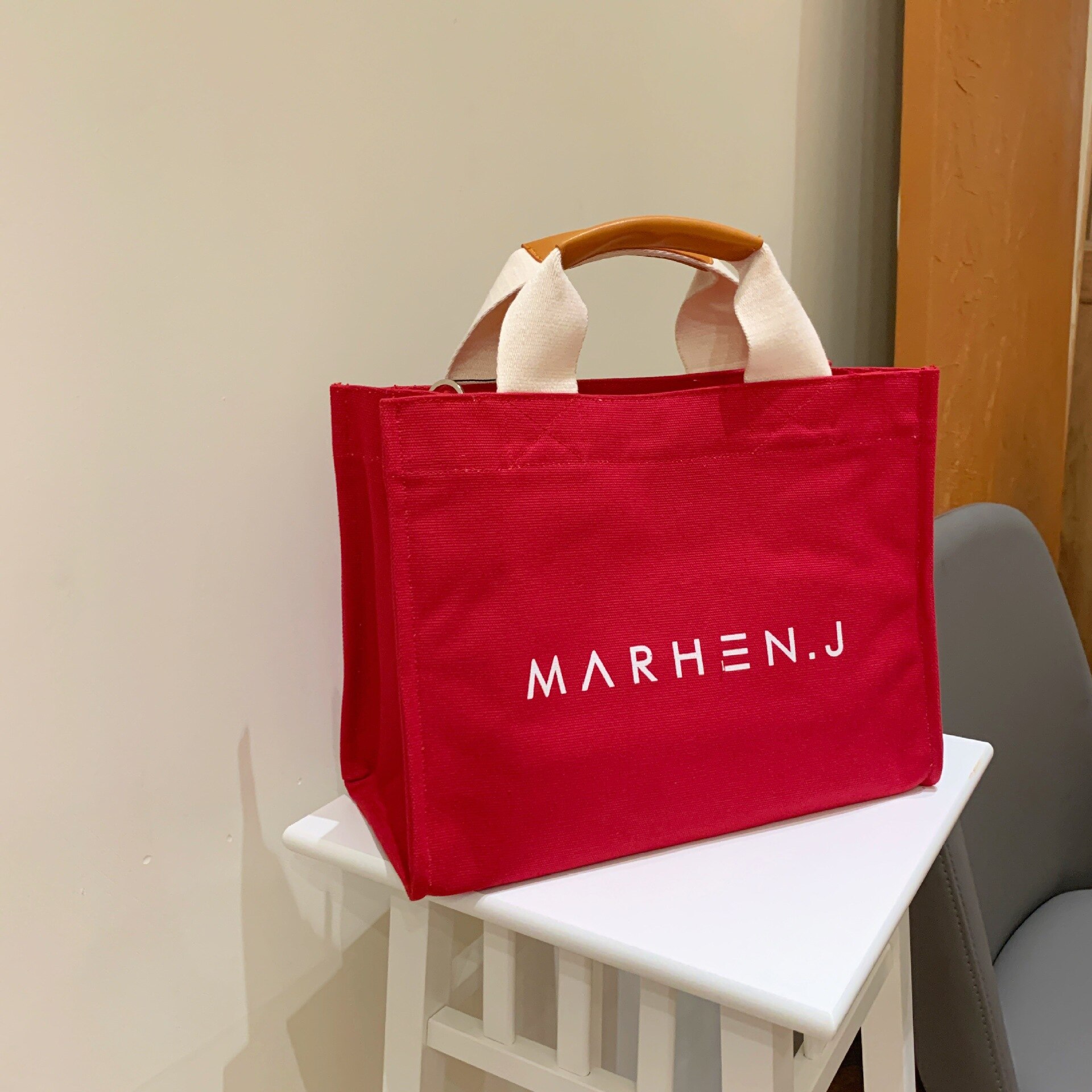 Doudou Maehen. J letter Canvas Handbag Korean portable Messenger Bag Canvas zipper bag multi color spot: Red.