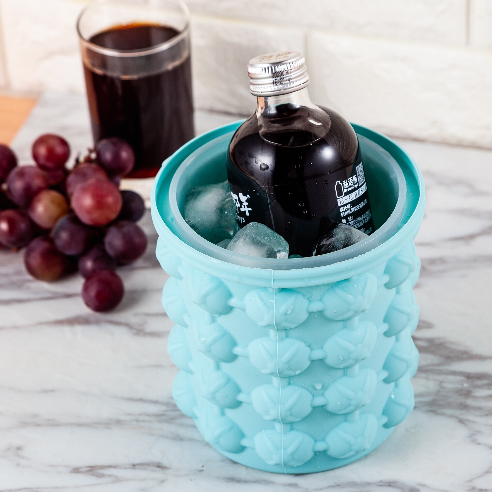 Ice Cube Mold Ice Trays Large Silicone Ice Bucket (2 in 1) Ice Cube Maker Round Portable For Whiskey，Cocktail, Beverages