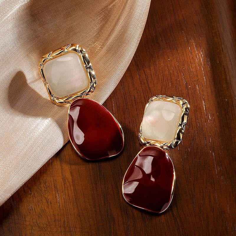 Pendientes franceses Retro elegantes con forma de gota de agua, color rojo vino, pendientes pequeños con cara para mujer, joyería de de Navidad, colgantes al por mayor