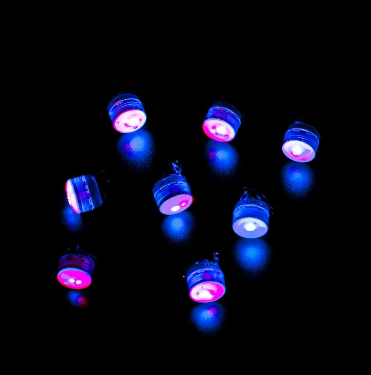 100 teile/satz Die zeigt requisiten für die weihnachtsfeier Licht blinkende LED ring Die zeigt props kinderspielzeug