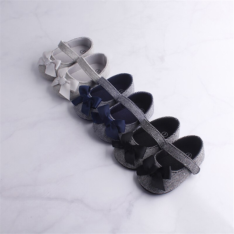 Zapatos de bebé nuevos para niñas calientes zapatos de cuna para bebés recién nacidos con lazo suave suela para bebés lazo sólido primavera