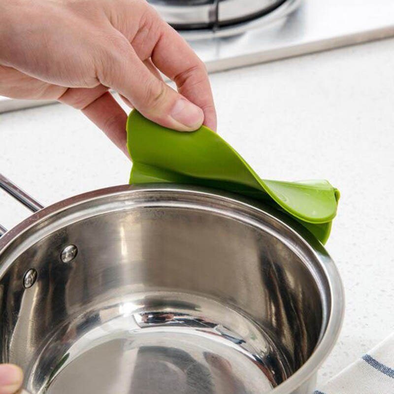 Passoire en silicone anti-déversement sur bec verseur de soupe entonnoir buse d'écoulement casserole outil anti-fuite ustensiles de cuisine utiles déflecteur de bord pour la cuisine