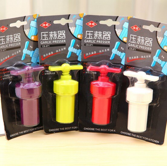 1 ST Keuken Gember Knoflook Handleiding Druk Twist Cutter Crusher Koken Tool Plastic Knoflook Persen Blenders Dunschiller LF 097