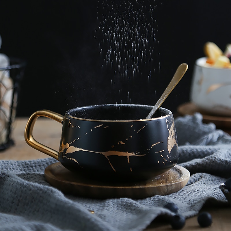 300ml luksuriøse te-kaffekopper i matt keramisk marmor og med vedkopper i tre i svart og hvitt måke